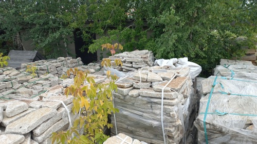 Плитняк галтованный гранитный для ландшафтного дизайна купить в Урае