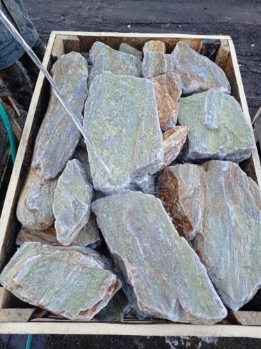 Златолит жёлтый, жёлто-зелёный глыбки и валуны для ланшафтного дизайна купить в Урае