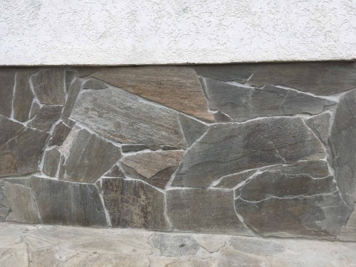 Плитняк златолит Уральский для цоколя, отмостки купить в Урае