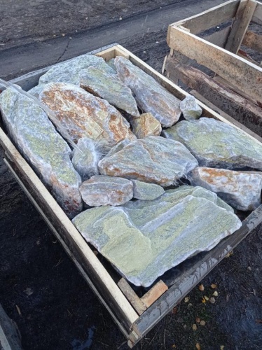 Златолит жёлтый, жёлто-зелёный глыбки и валуны для ланшафтного дизайна купить в Урае