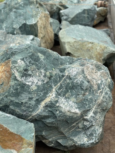 Камни для ландшафтного дизайна зелёные 10-60 килограмм купить в Урае