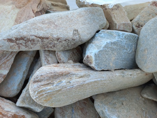 Златолит жёлтый, жёлто-зелёный глыбки и валуны для ланшафтного дизайна купить в Урае