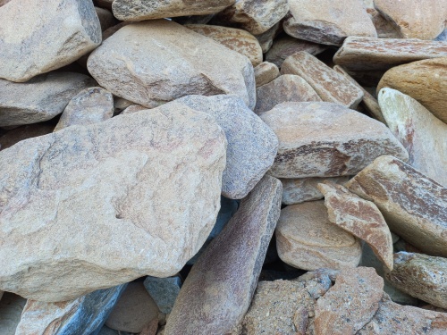 Златолит жёлтый, жёлто-зелёный глыбки и валуны для ланшафтного дизайна купить в Урае