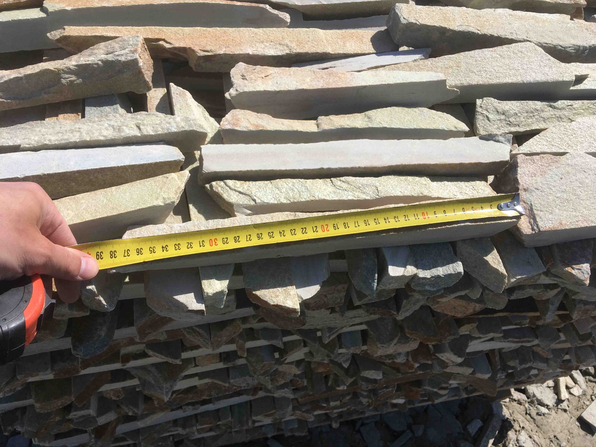 Горбушка златолит золотистый для облицовки купить в Урае