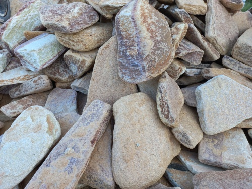 Златолит жёлтый, жёлто-зелёный глыбки и валуны для ланшафтного дизайна купить в Урае