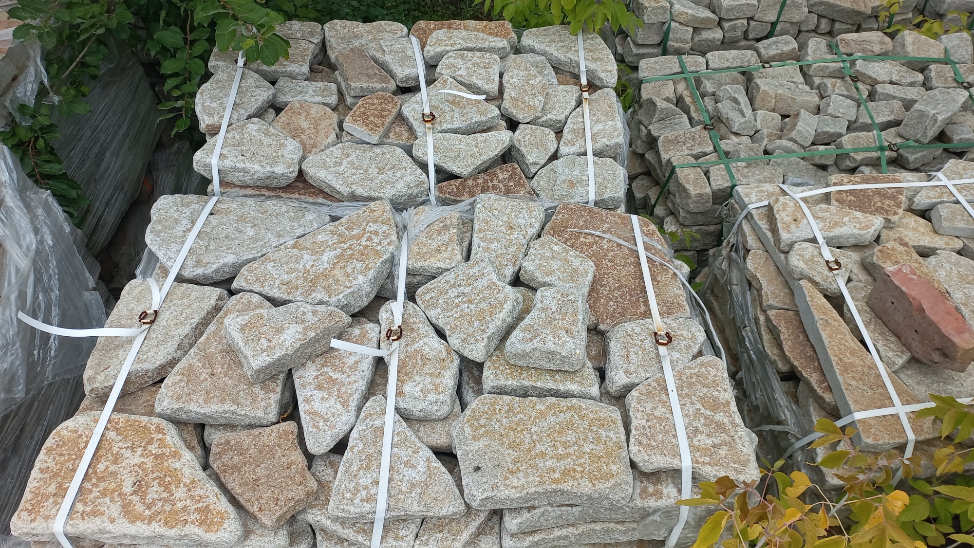 Гранитный плитняк галтованный для мощения купить в Урае