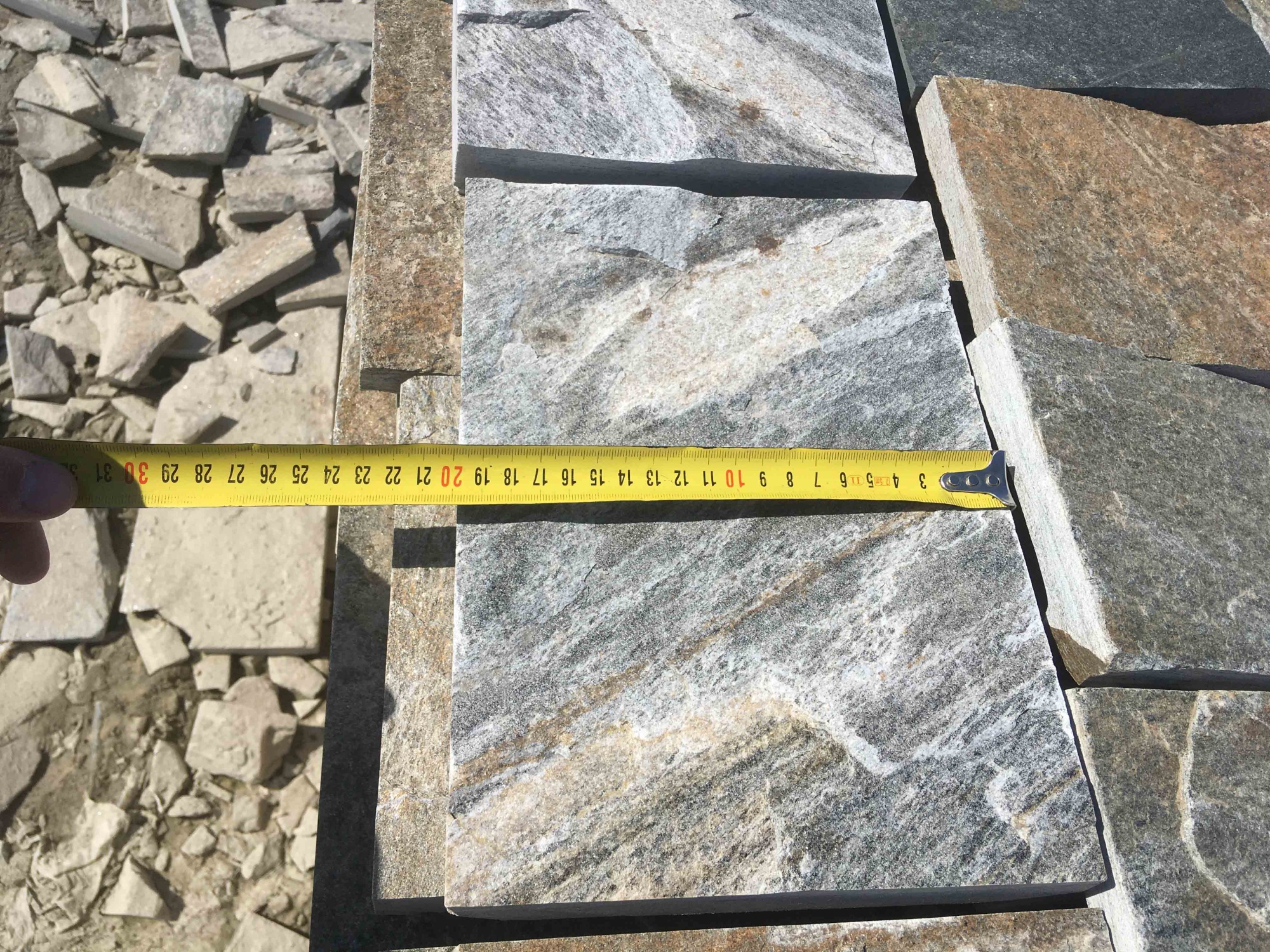 Плитка пилёная златолит Уральский для цоколя, отмостки купить в Урае